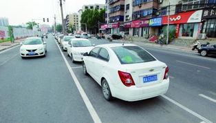 來看鄭州首創“內嵌式”停車位長啥樣？