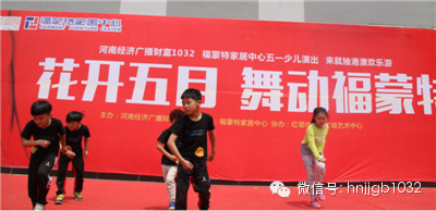跳街舞的女孩兒下臺后說“我是臨時給他們搭舞的”，好善良的小女生啊！
