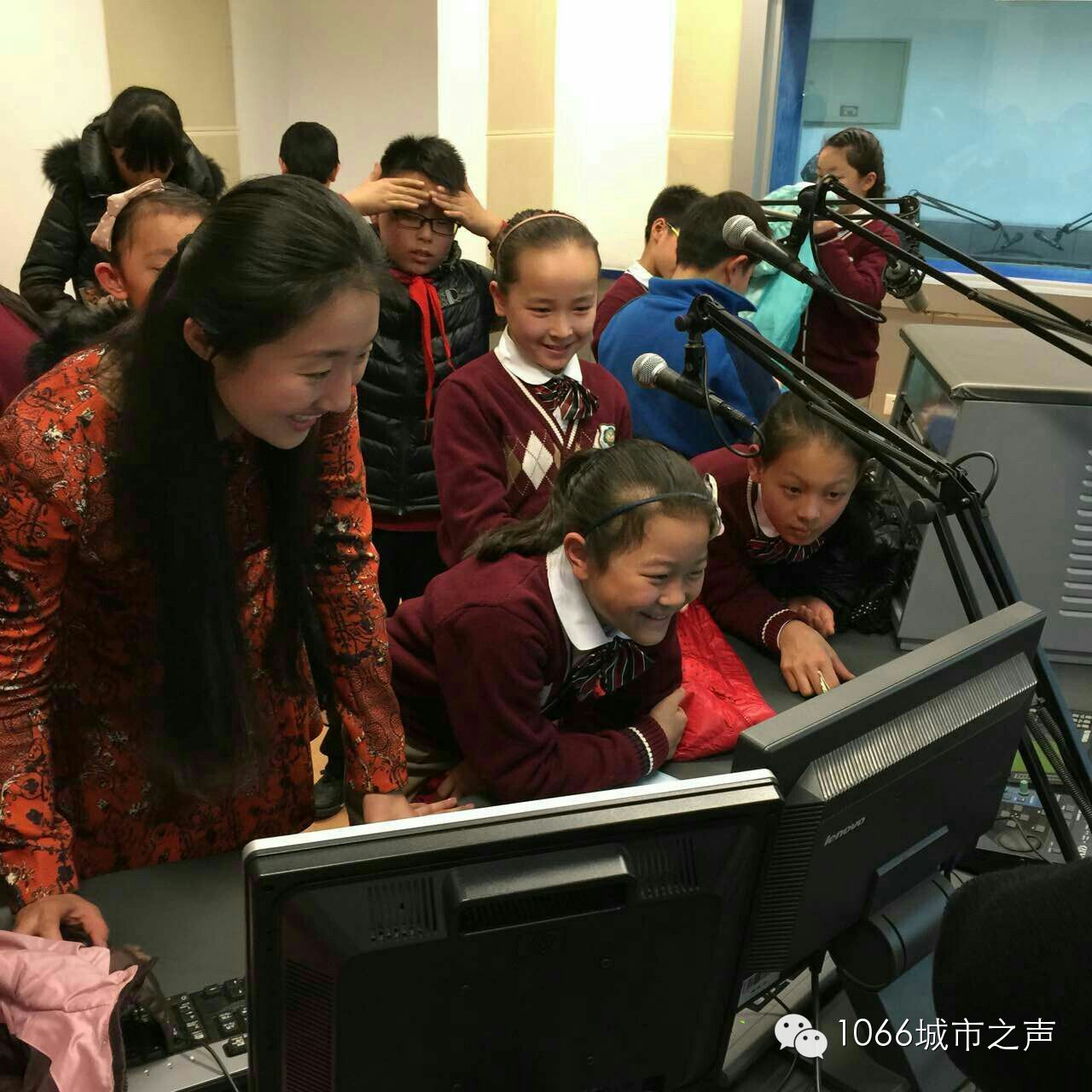 “好激動，好激動”！天天上學、放學都從廣播大廈經過，今天終于進來了！