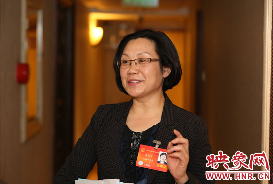 全國人大代表、商丘市實(shí)驗(yàn)小學(xué)校長高阿莉做客映象網(wǎng)兩會微視。