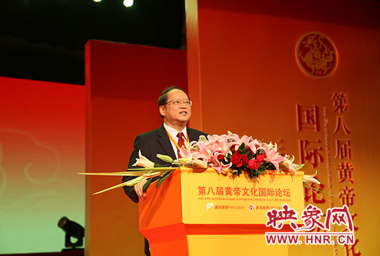 臺(tái)灣大學(xué)哲學(xué)系教授、美國耶魯大學(xué)哲學(xué)博士傅佩榮做演講