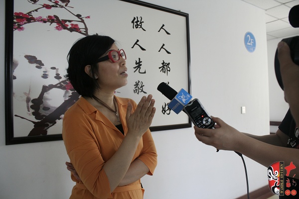 河南電臺(tái)戲曲廣播總監(jiān)木子接受河南電視臺(tái)9頻道采訪 河南電臺(tái)戲曲廣播總監(jiān)木子接受河南電視臺(tái)9頻道采訪