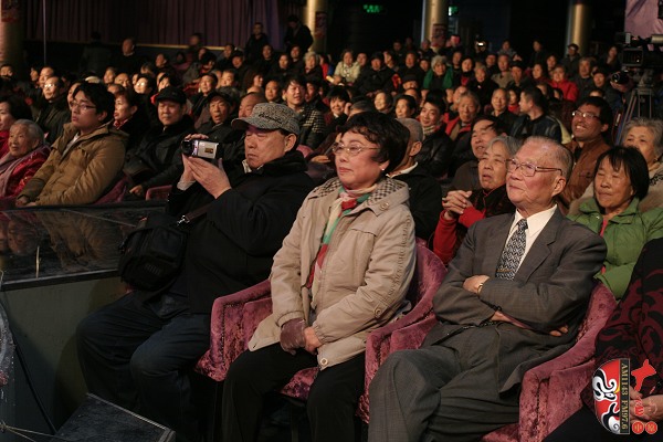 著名豫劇表演藝術(shù)家張月榮(中)、臺灣知名學者趙明普(右)