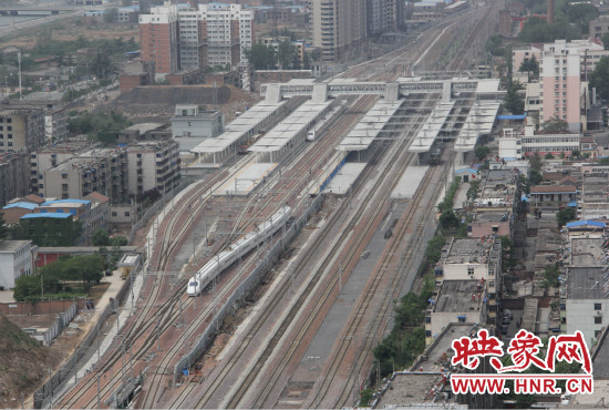本次運行試驗由2列CRH2A型動車組擔當，計劃試驗速度為每小時200公里。