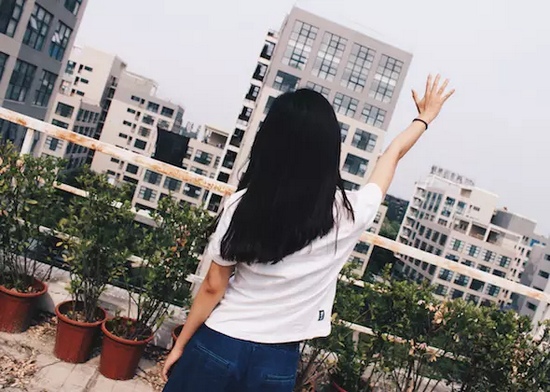 你問我要去向何方，我指向天空的方向。