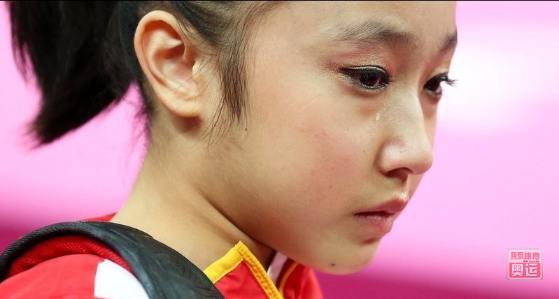 體操女團決賽美國奪金 中國無緣獎牌隊員傷心落淚