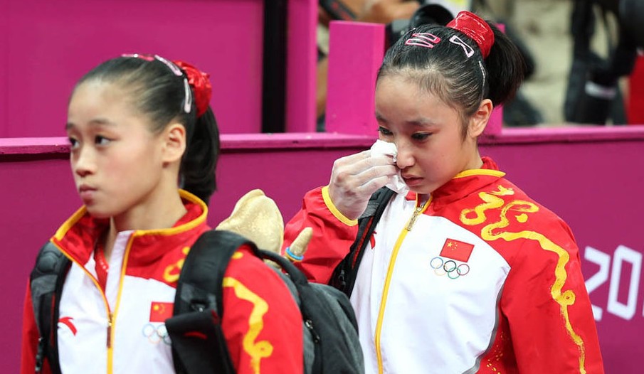 體操女團決賽美國奪金 中國無緣獎牌隊員傷心落淚