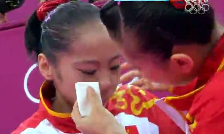 體操女團決賽美國奪金 中國無緣獎牌隊員傷心落淚