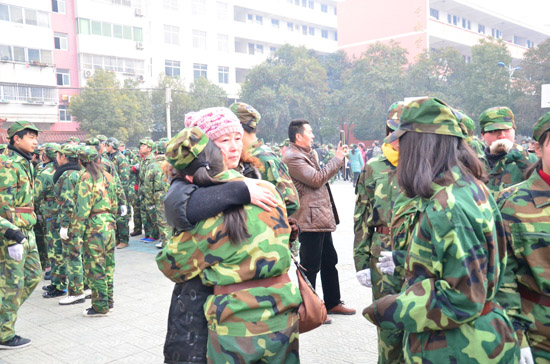 南陽市九中別樣春節(jié)長假:"勵(lì)志大餐"給力畢業(yè)生