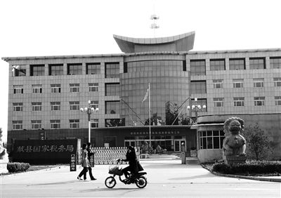 10月29日，河北滄州市獻縣國稅局。10月底，一些企業主被叫到國稅局談“交稅”問題。新京報記者 孟祥超 攝