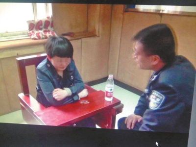 肇事司機(jī)李某歸案后，接受警方的訊問(wèn)。