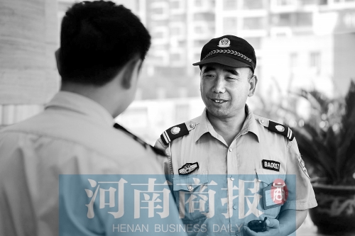 現(xiàn)在的劉阿春，在鄭州一家酒店當(dāng)保安經(jīng)理