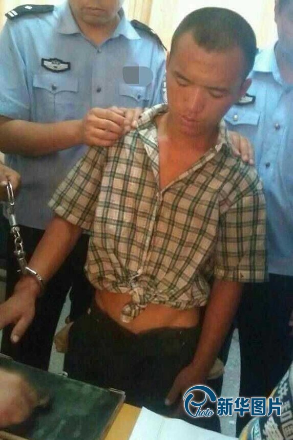 2013年8月20日午間，河南省安陽警方將“8.19公交搶劫案”嫌犯24歲的周江波緝拿歸案。圖片來
