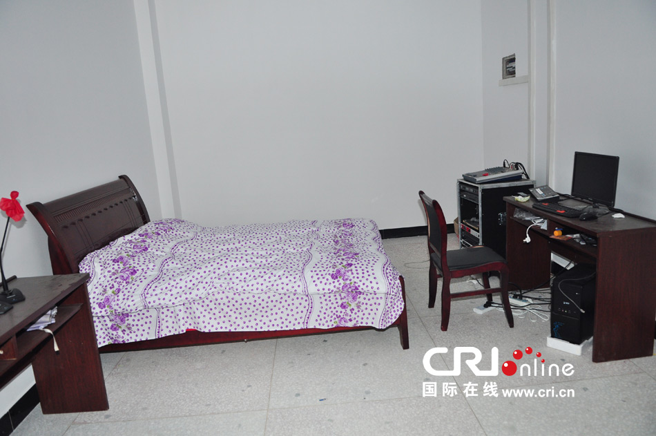 2013年10月21日，長(zhǎng)沙云蓋村欠債千萬新建的豪華村部樓。