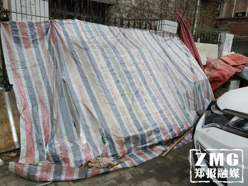 環(huán)衛(wèi)工3點起床怕影響孫子睡覺 住窩棚兩年多