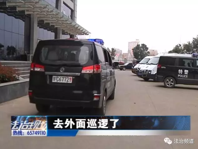 洛陽現“最?！毙≠\ 公安局門口偷“警車”