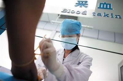 2010年5月，北京艾滋病毒攜帶者可以進(jìn)行快速檢測。新京報資料圖片 韓萌 攝