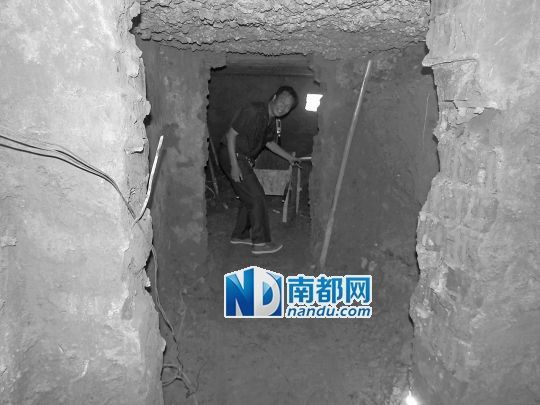 昨日，工人在地宮內。CFP圖片