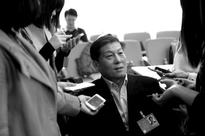 昨天，北京市高院院長(zhǎng)慕平接受媒體采訪。京華時(shí)報(bào)記者張斌攝
