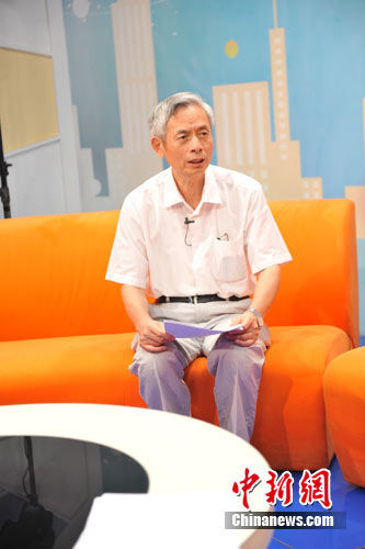 中國房地產業協會名譽副會長朱中一參加中新網房產頻道視頻訪談。