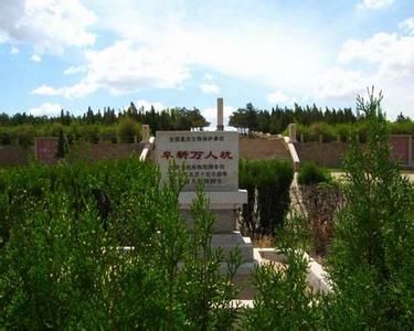 網(wǎng)絡(luò)曝光遼寧阜新“萬(wàn)人坑”遺址遭到嚴(yán)重破壞，出現(xiàn)紀(jì)念碑損壞、館內(nèi)沒(méi)照明、遺骨散失等問(wèn)題