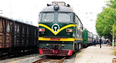 綠皮車 較早的老式火車，客車車廂以綠色為主