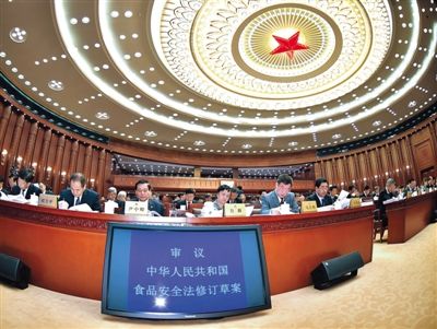 昨日，食品安全法修訂草案提交十二屆全國人大常委會第十四次會議進(jìn)行三審。 新華社記者 李濤 攝