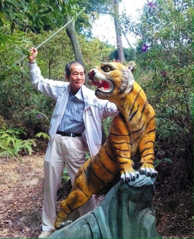 2015年1月10日，區少坤到廣東肇慶九龍湖游玩，拍攝打虎圖。