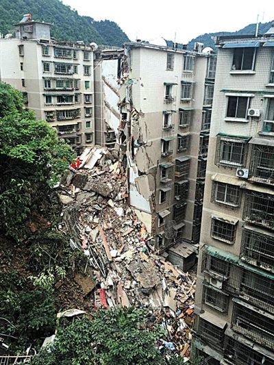  昨日，貴陽市云巖區(qū)一棟9層居民樓垮塌，16人失聯(lián)。新華社發(fā)