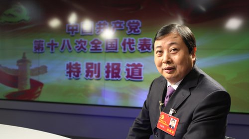 十八大代表，江蘇省江陰市華西村黨委書記、華西集團董事長吳協恩