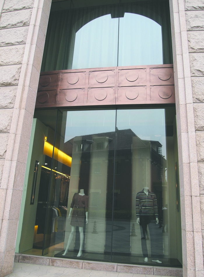 成都新東方千禧大酒店內(nèi)，曾銷售假冒LV產(chǎn)品的店鋪