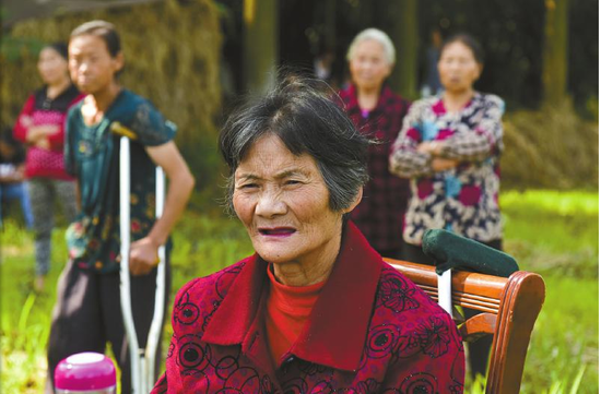 七旬老人狀告四子女，要求他們常回家看看