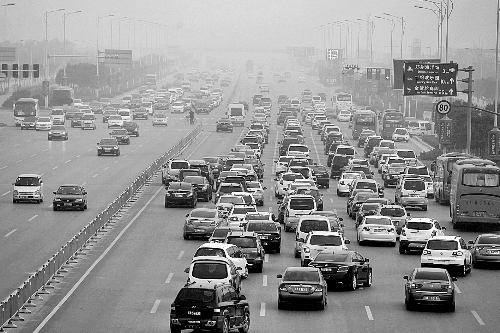 回程車量激增，中州大道車流量大。