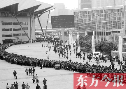 3月2日，在鄭州國際會(huì)展中心，河南省春季人才招聘會(huì)舉行，六萬五千名求職者扎堆求職