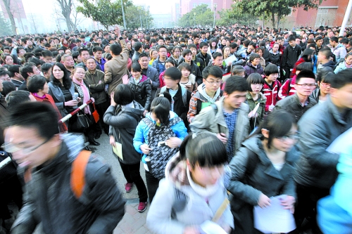 　全省不少優秀考生此次齊聚三聯盟考場