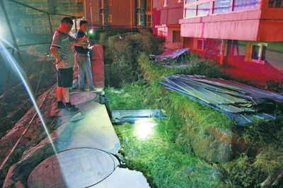 塌方、移位地點(diǎn)距離大樓主體近之又近