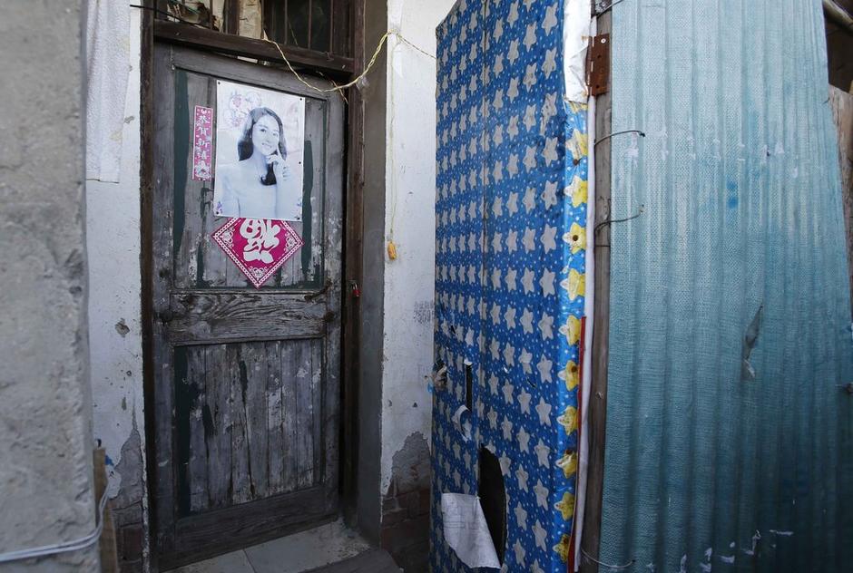 36歲的河南信陽(yáng)打工者陳小龍?jiān)谶@里租了一間屋子住，2012年底開始，他偷偷在出租屋里挖地窖。