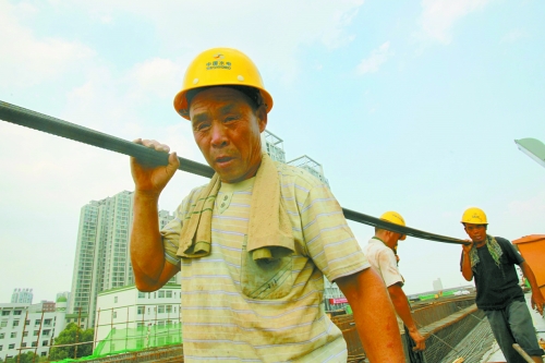 農民工工作辛苦，權益理應有保障。