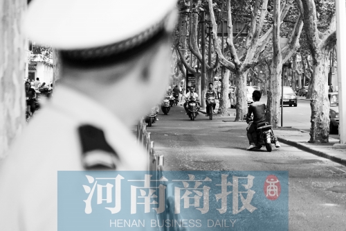 有警察，趕緊掉頭！
