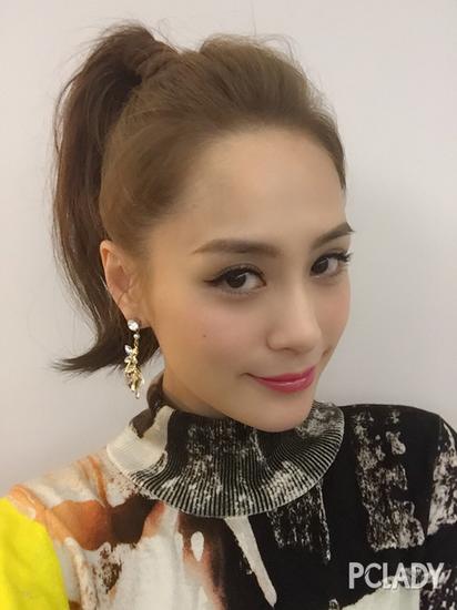 發尾外翹的高馬尾 發尾外翹的高馬尾