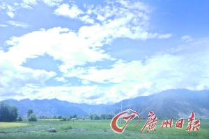 途中的大河煙波浩渺。