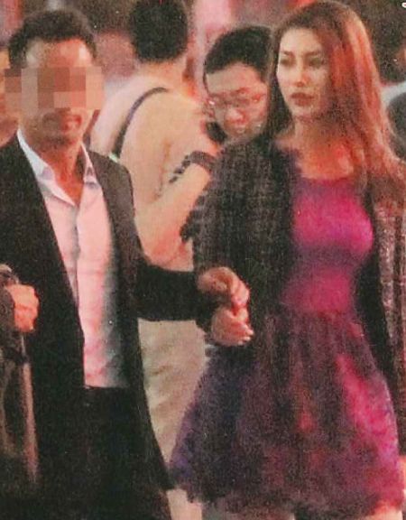 當日劉俐被拍到與一中年男士態度親昵