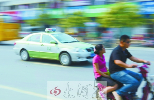 街頭的出租車(chē)數(shù)量,直接影響著市民出行。