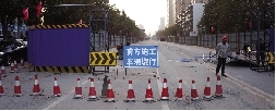 桐柏路西側，圍擋內已經不允許汽車通行。