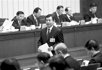昨日，《消費(fèi)者權(quán)益保護(hù)法》修正案草案首次提交全國(guó)人大常委會(huì)審議，全國(guó)人大常委會(huì)法制工作委員會(huì)主任李適時(shí)作關(guān)于消費(fèi)者權(quán)益保護(hù)法修正案草案的說(shuō)明。