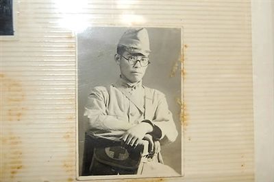 韓國媒體5月23日還公布了日本老兵松本正義當(dāng)年在軍隊服役的圖片。