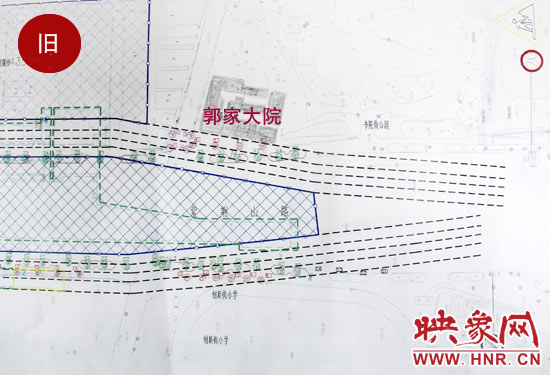 原先圖紙上顯示，在紫荊山路東側和西側，各設計了4條臨時通道。