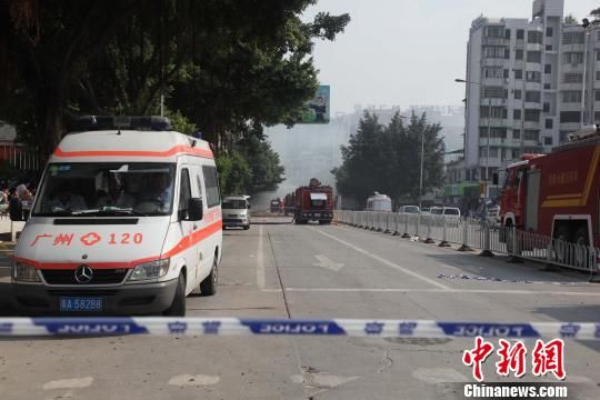 救護車現場待命。　高榮權　攝