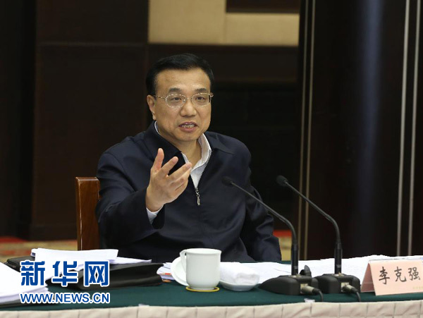 4月28日，中共中央政治局常委、國務(wù)院總理李克強在重慶主持召開座談會