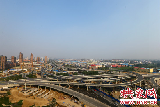 中州大道與南三環(huán)相接的立交橋，預(yù)計(jì)明年將建成通車。